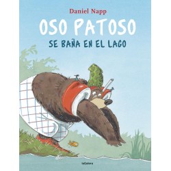 Oso Patoso se baña en el lago