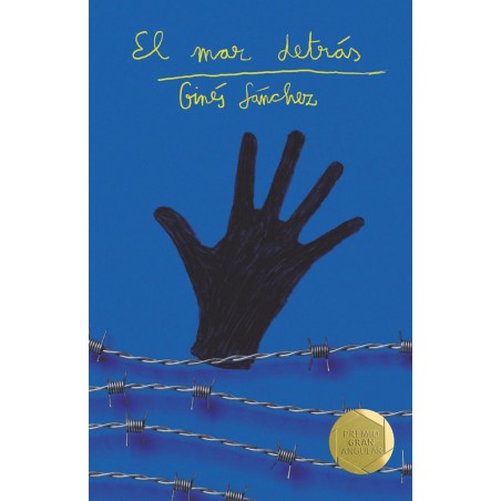 El mar detrás